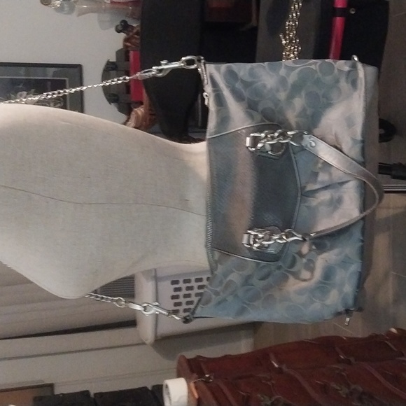 Coach w/extra chain - Picture 4 of 9